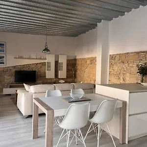 https://casa-nuna-modern-loft-with-private-garden-terrace.hotelsincadiz.net